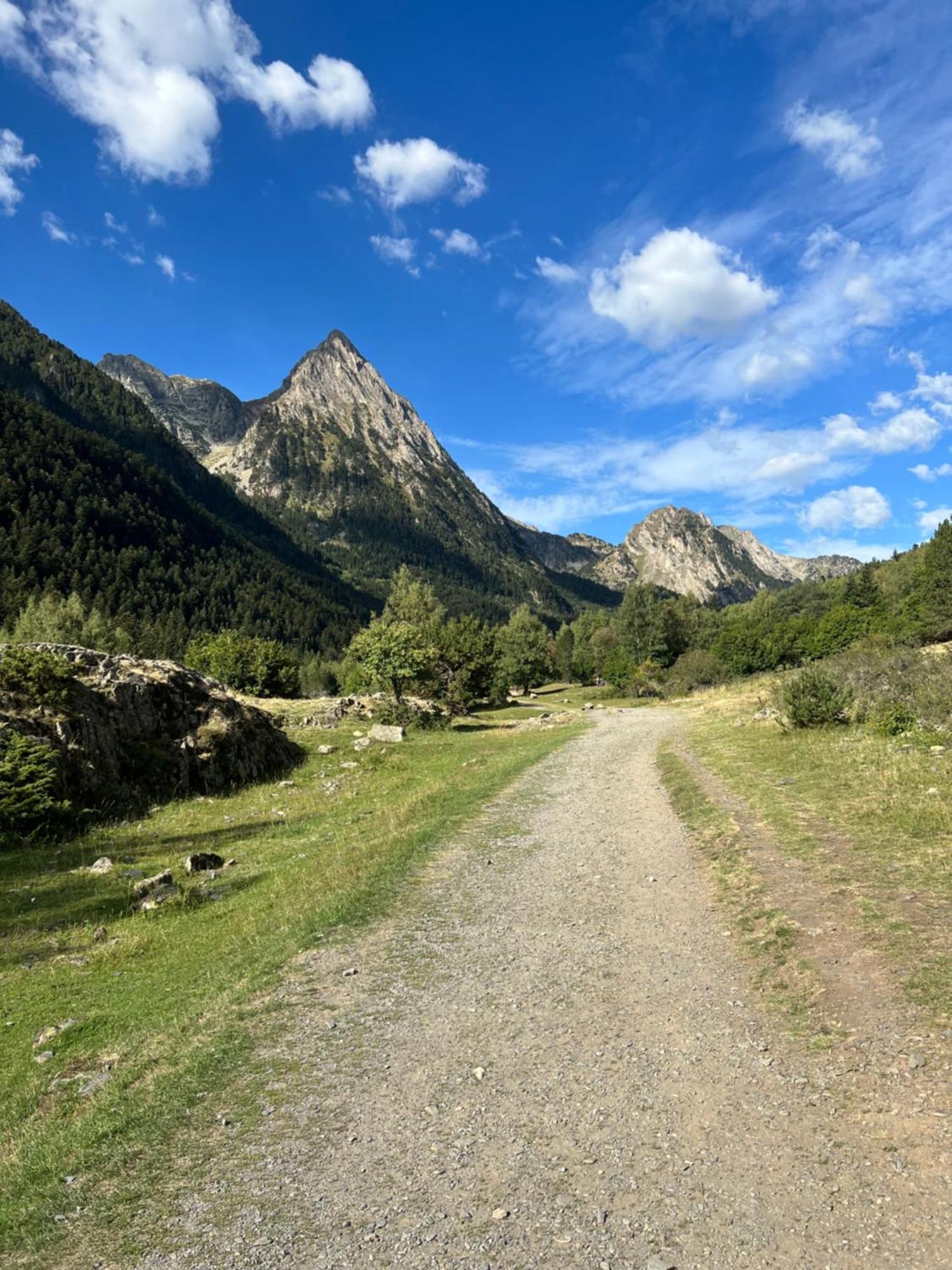 Apartamento Centrico con Parking Rialp Exterior foto