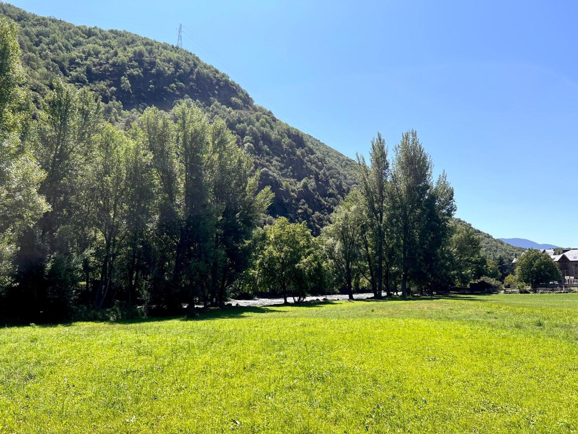 Apartamento Centrico con Parking Rialp Exterior foto